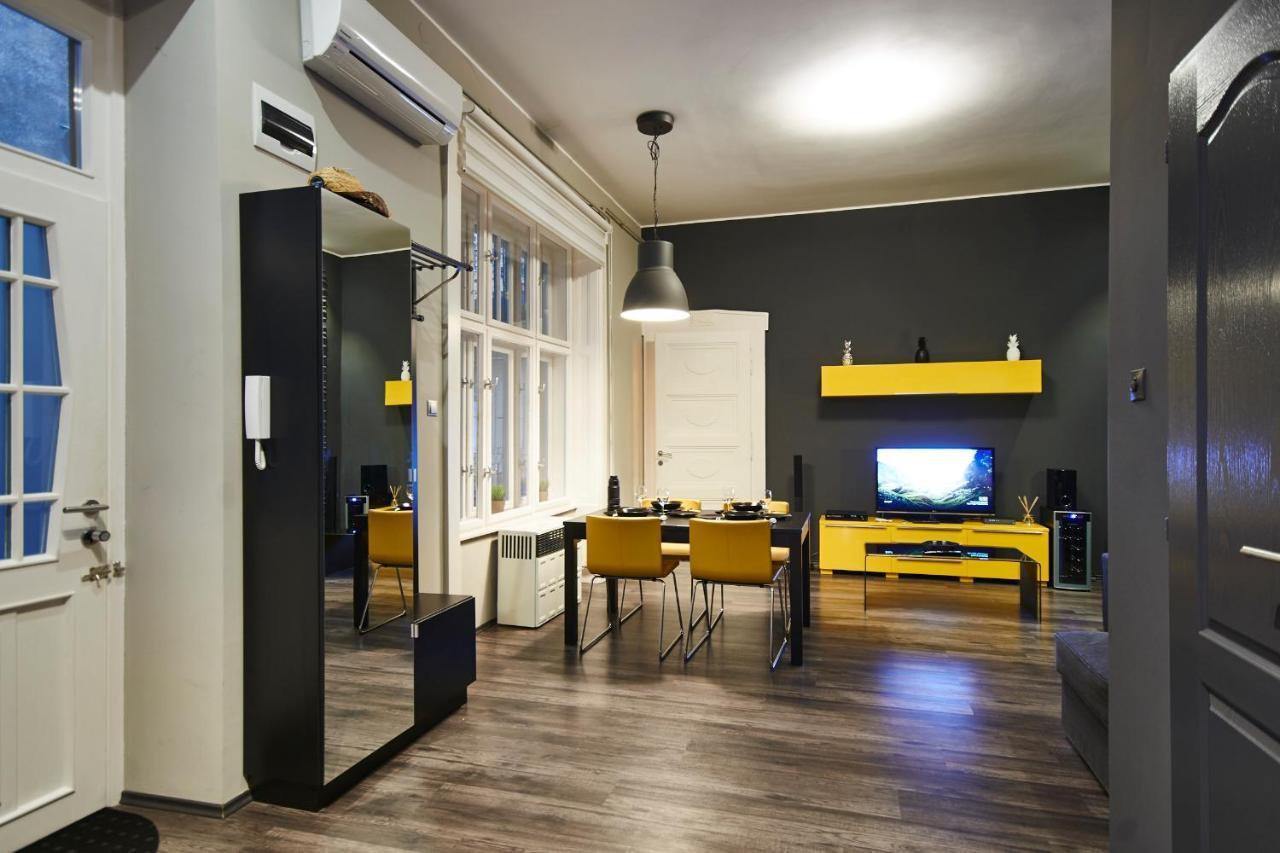 Central Location Yellow-Black Apartment Будапеща Екстериор снимка