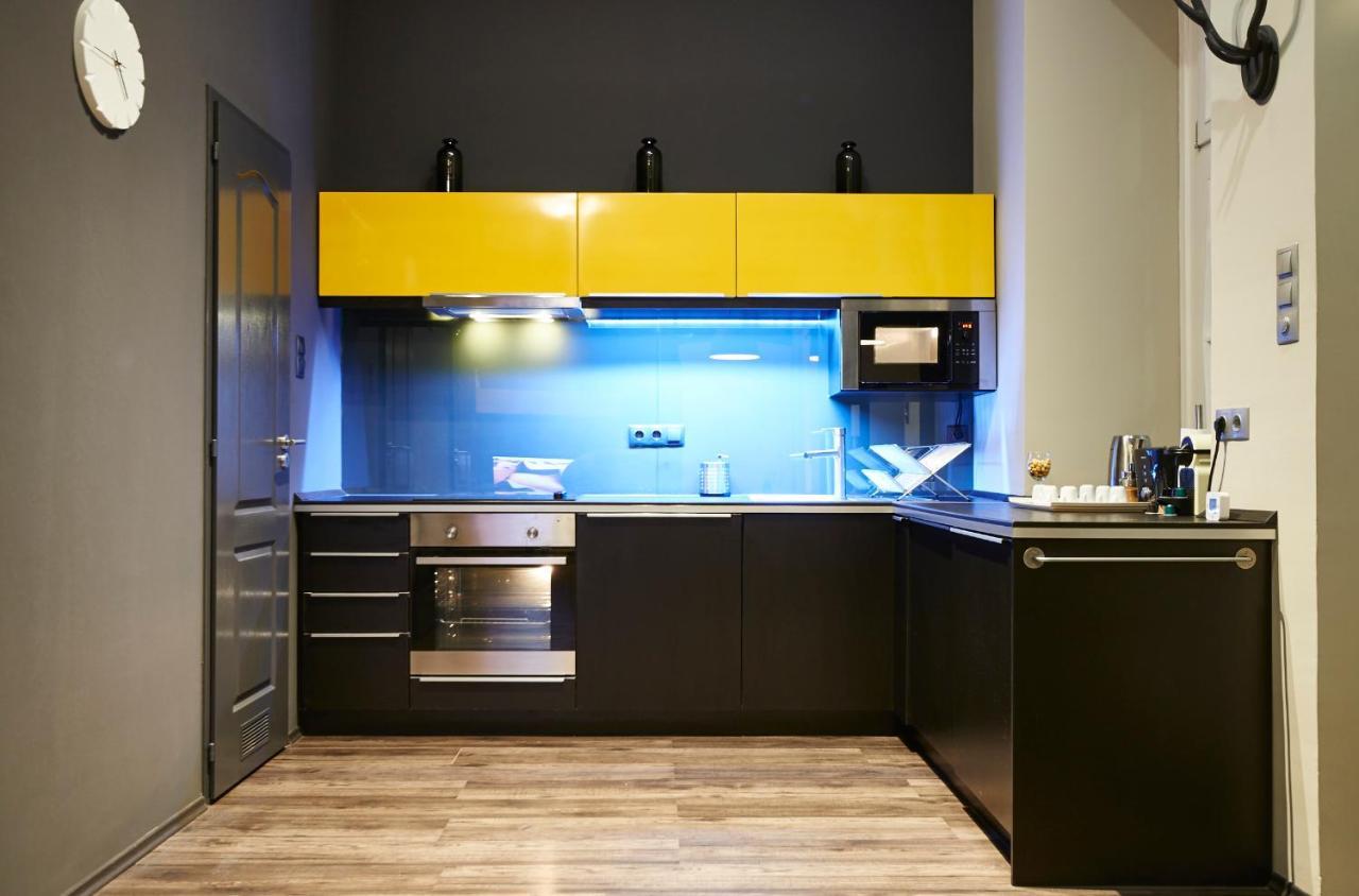 Central Location Yellow-Black Apartment Будапеща Екстериор снимка