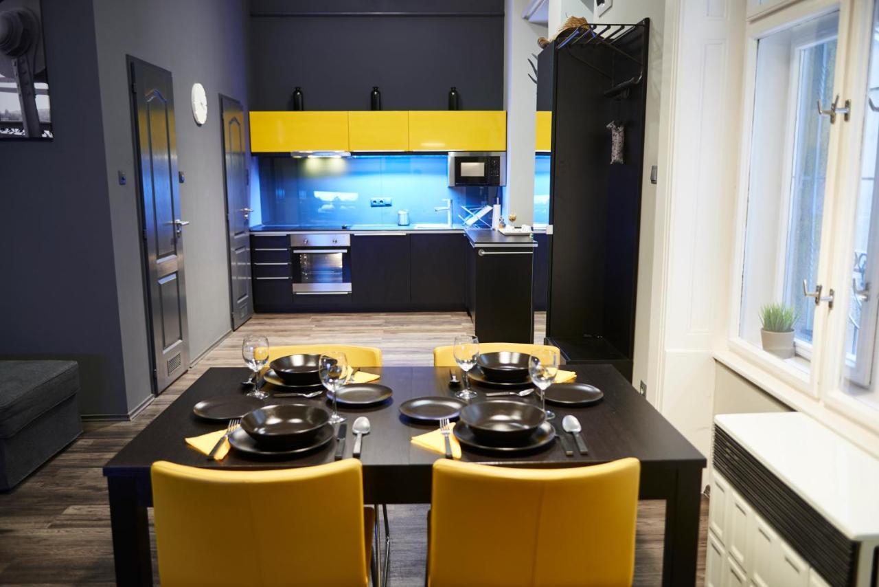 Central Location Yellow-Black Apartment Будапеща Екстериор снимка
