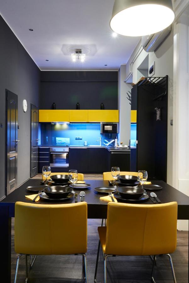 Central Location Yellow-Black Apartment Будапеща Екстериор снимка
