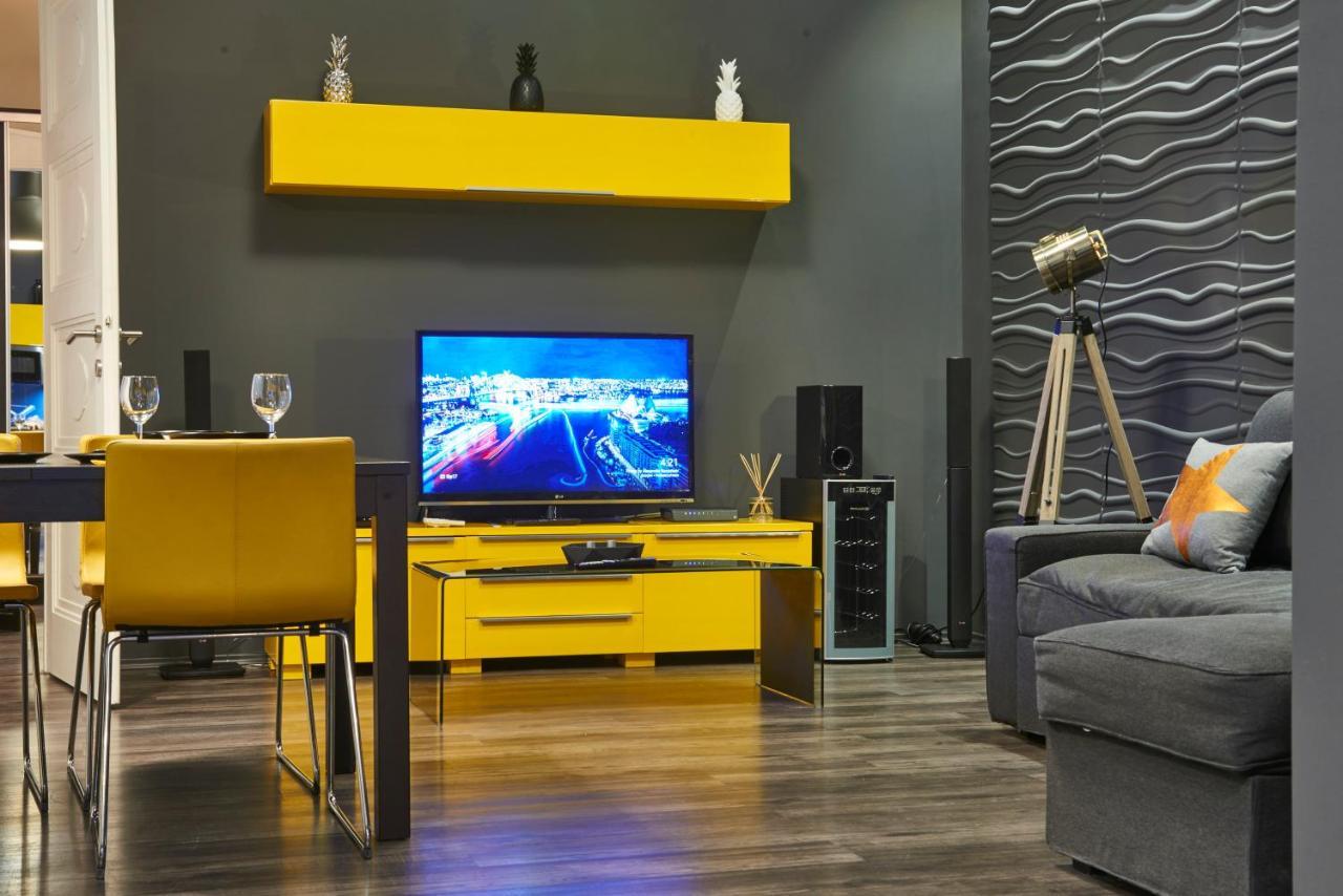 Central Location Yellow-Black Apartment Будапеща Екстериор снимка