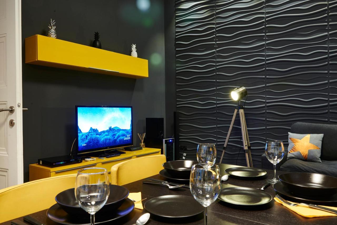 Central Location Yellow-Black Apartment Будапеща Екстериор снимка