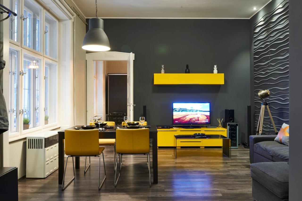 Central Location Yellow-Black Apartment Будапеща Екстериор снимка